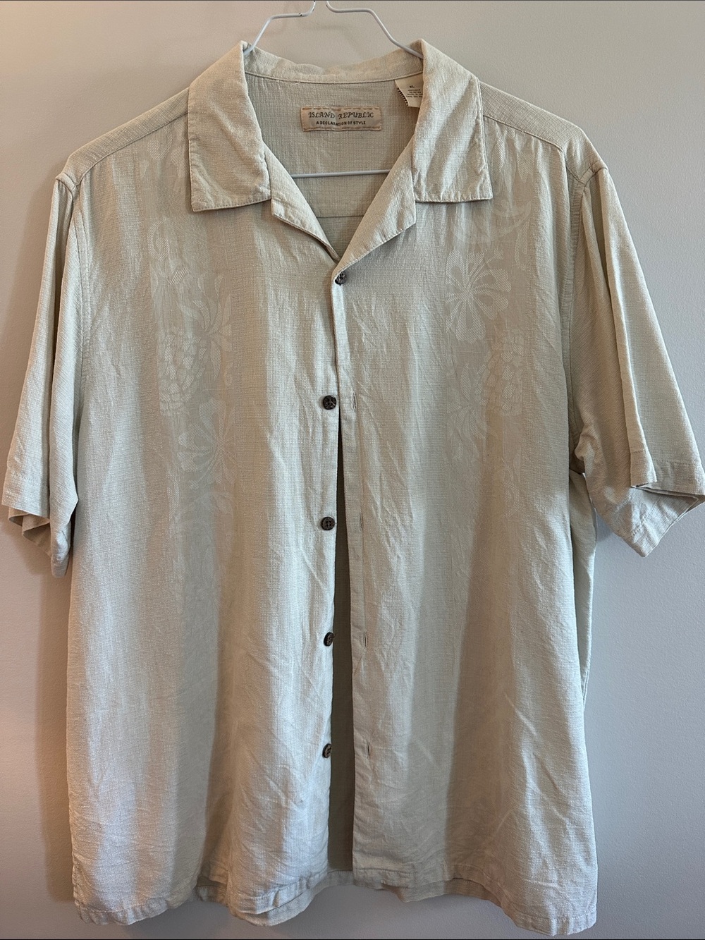 Island Republic Cream Short-Sleeve Button-Down 100% Silk Shirt